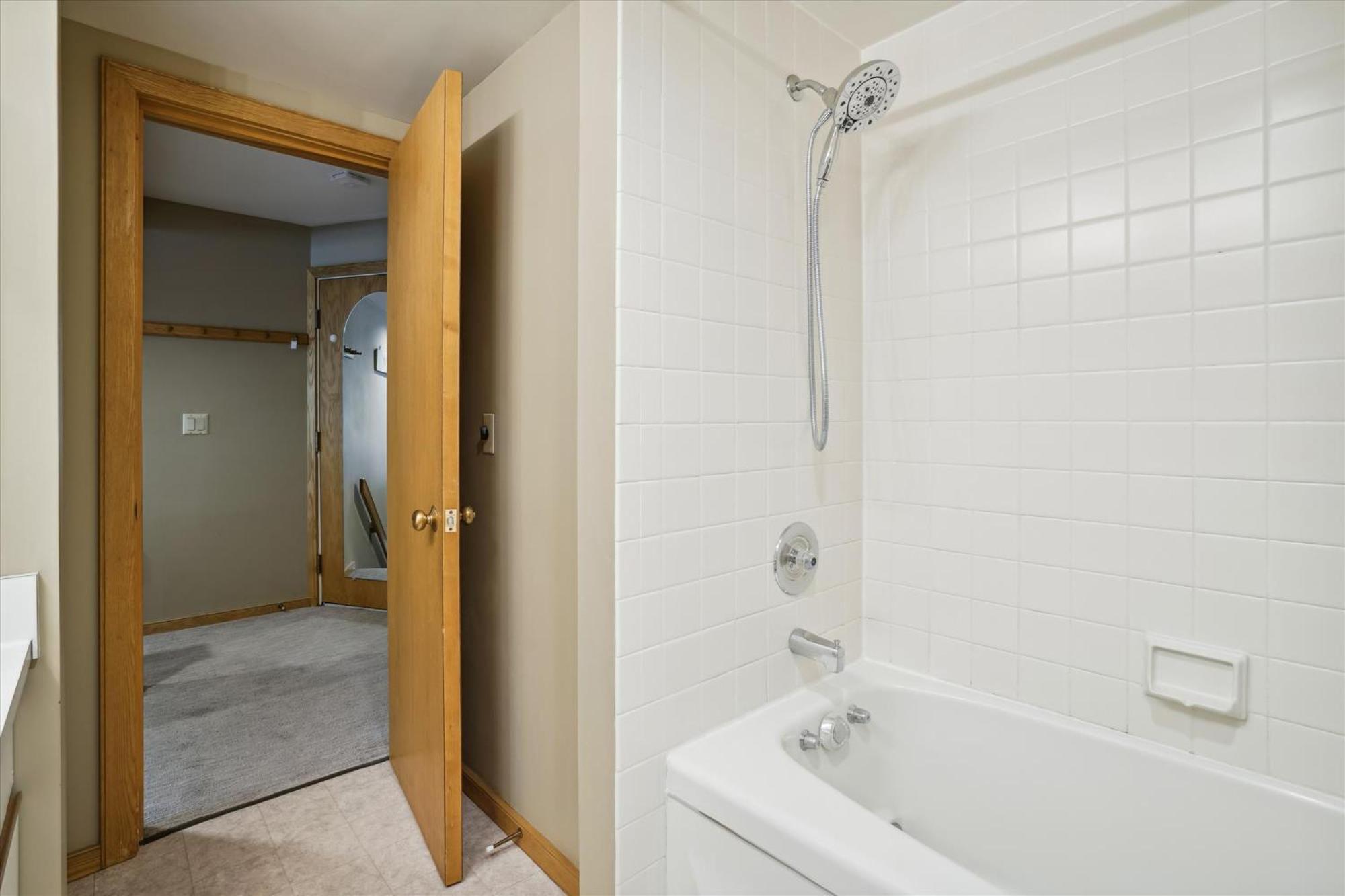 Amazing View, Location, Back Trails, Sports Center, Pool Highridge B4 Highridge Holiday home *