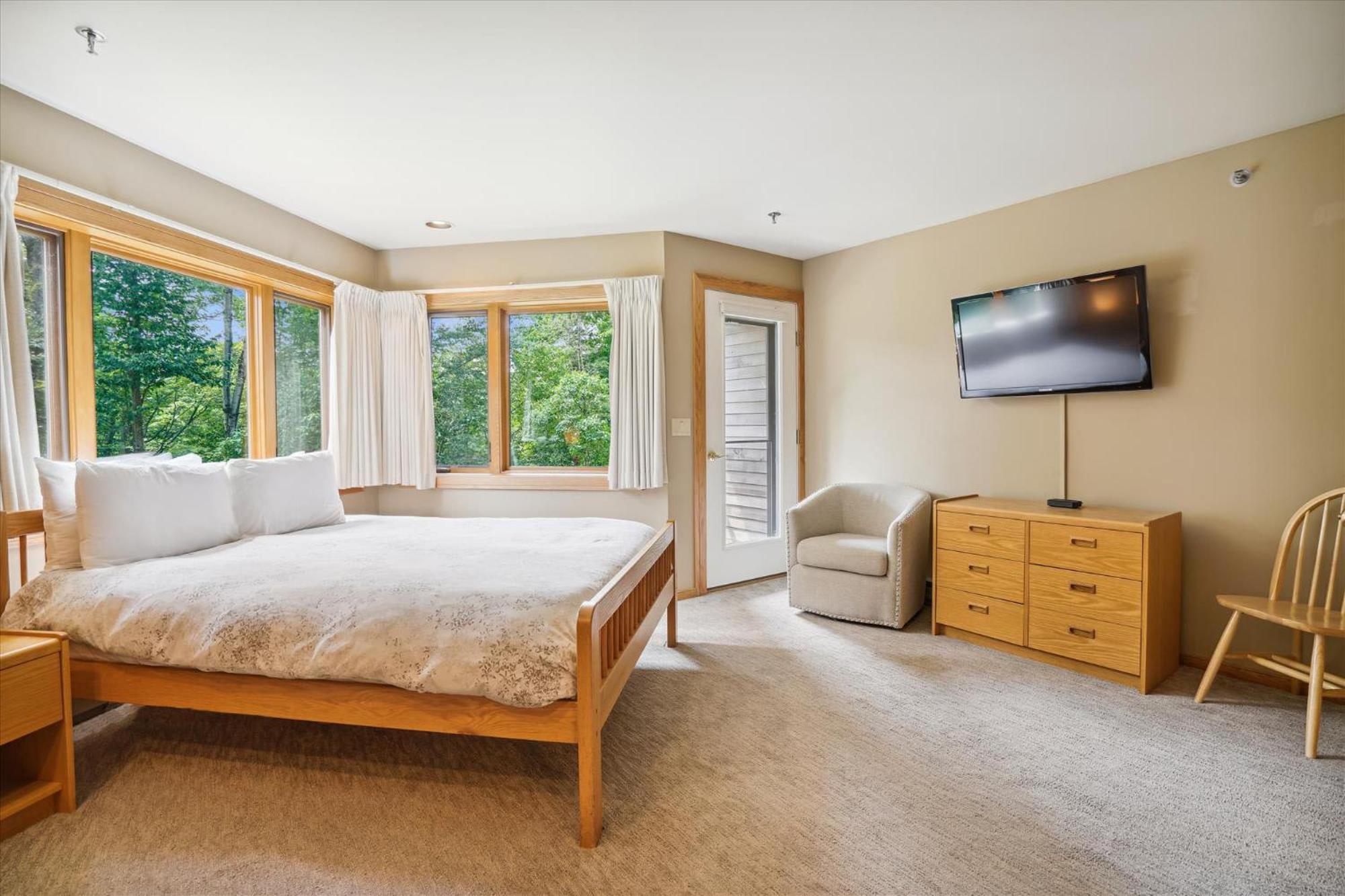 Amazing View, Location, Back Trails, Sports Center, Pool Highridge B4 Highridge Holiday home